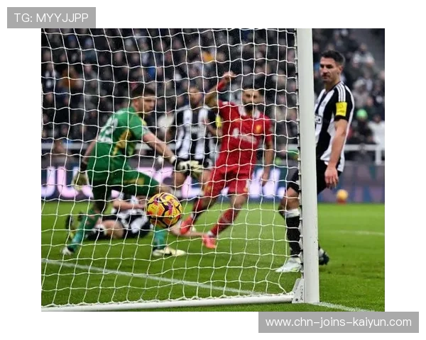 利物浦哈维埃利奥特弧顶快射皮球贴地入网