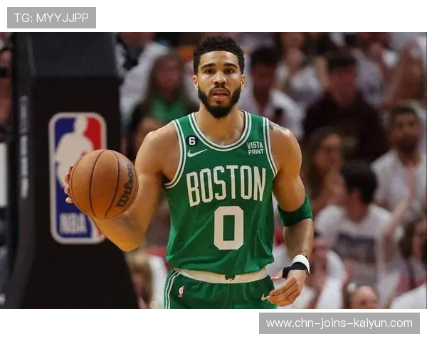 塔图姆接连切入，凯尔特人攻防两端占优