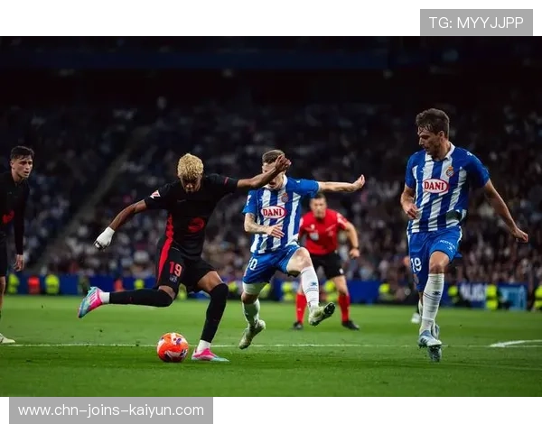 巴萨小范围配合极快